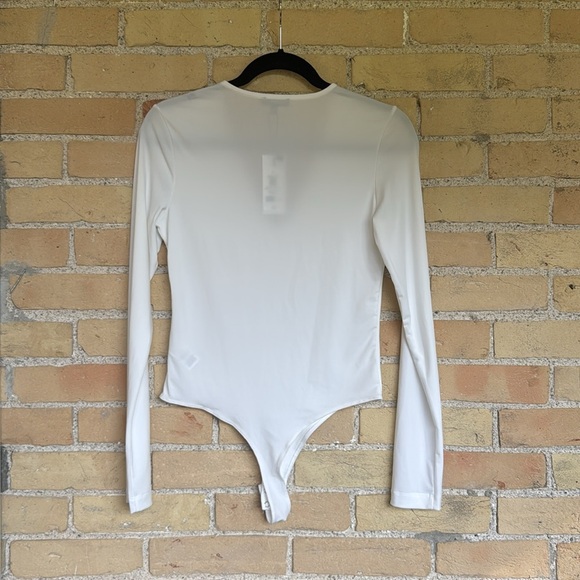 NWT Dynamite White V-Neck Long Sleeve Bodysuit - Picture 3 of 4
